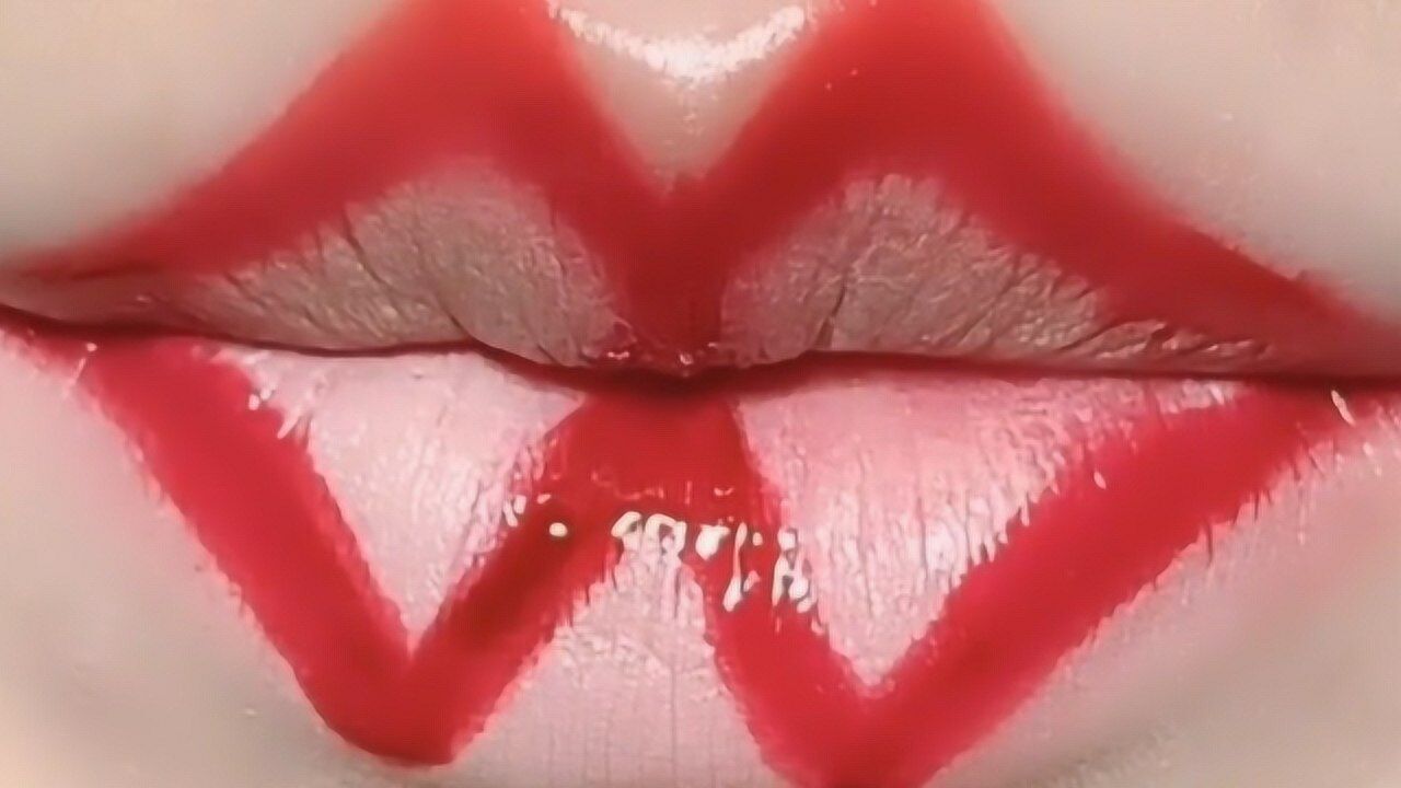 原来m唇真的是在嘴唇上画了一个m,真的好看呀!