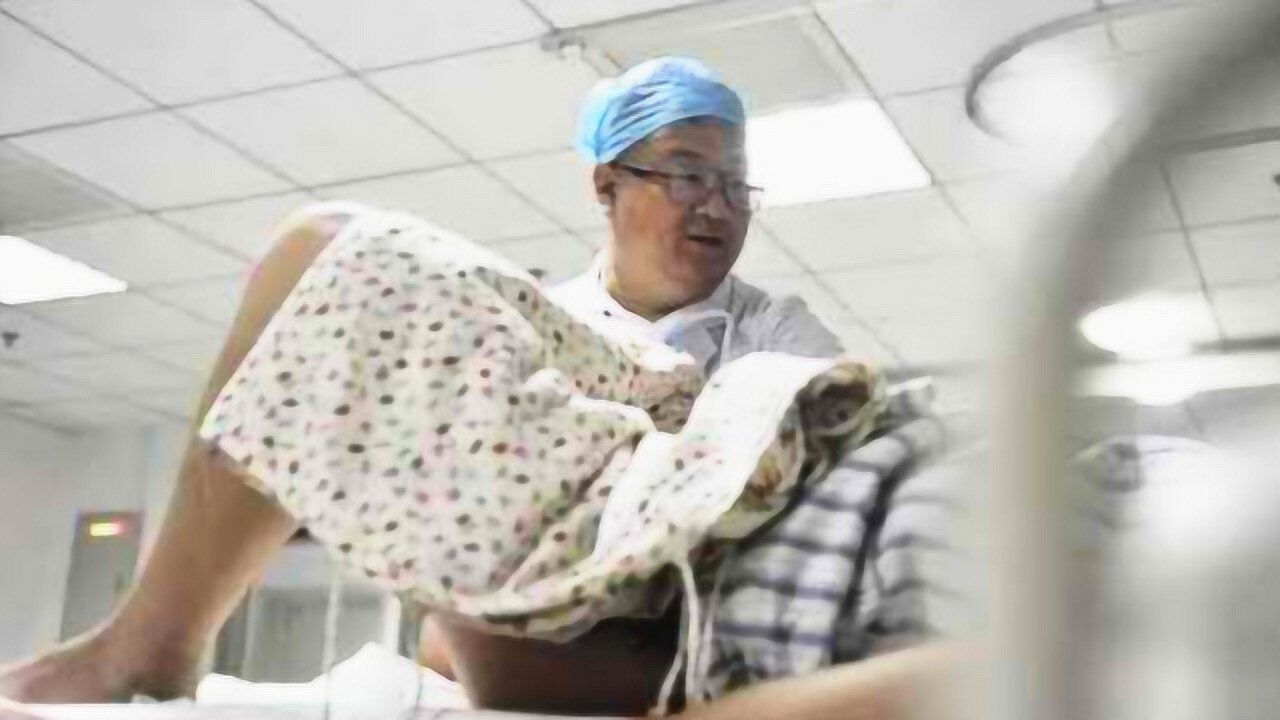 孕妈开宫口过程中，内检有多“痛苦”？看完一阵心酸！_腾讯视频