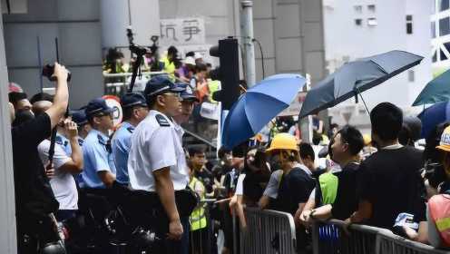 香港暴徒的行为实在令人发指，恶劣至极，参与暴乱是玩游戏