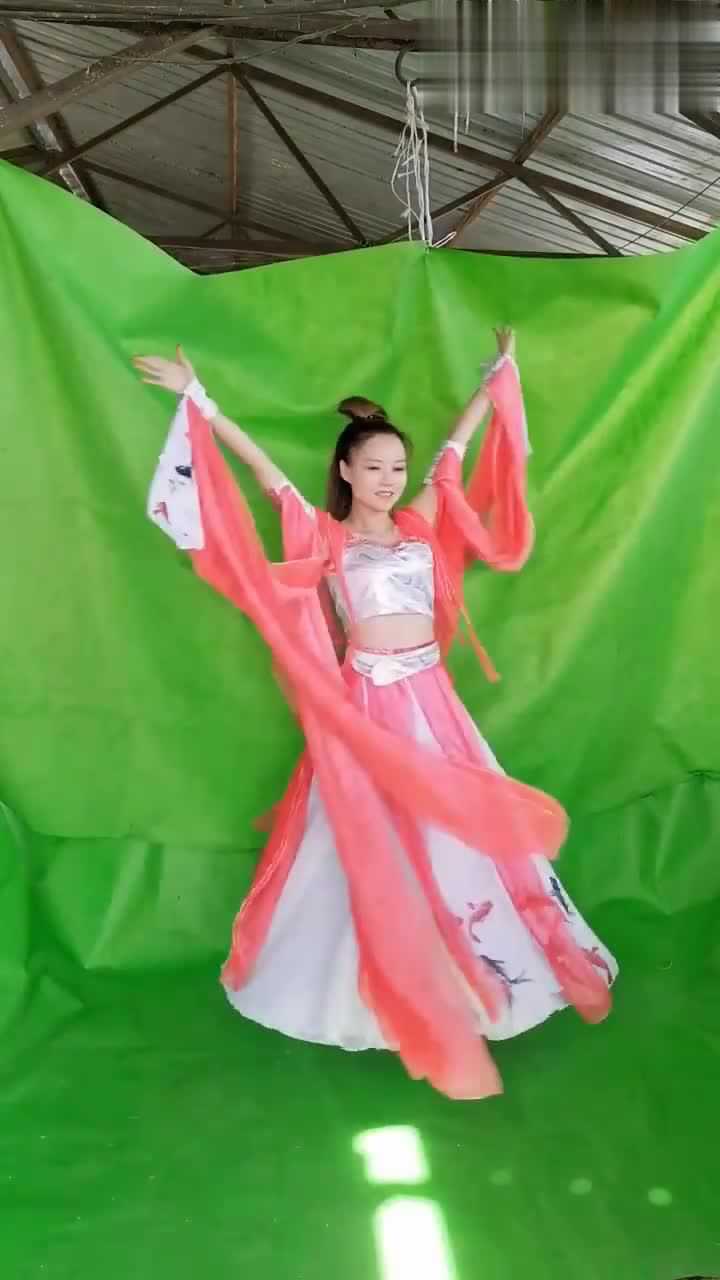 古装剧花絮:绝世美女跳舞全靠脑补!演员内景绿幕棚无实物表演