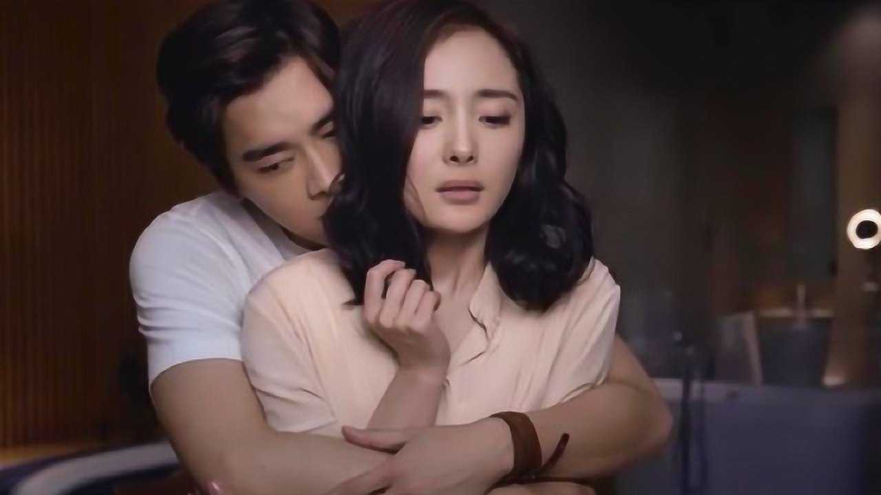 李易峰片场与杨幂接吻,有谁注意到李易峰的手?网友:太真实了!