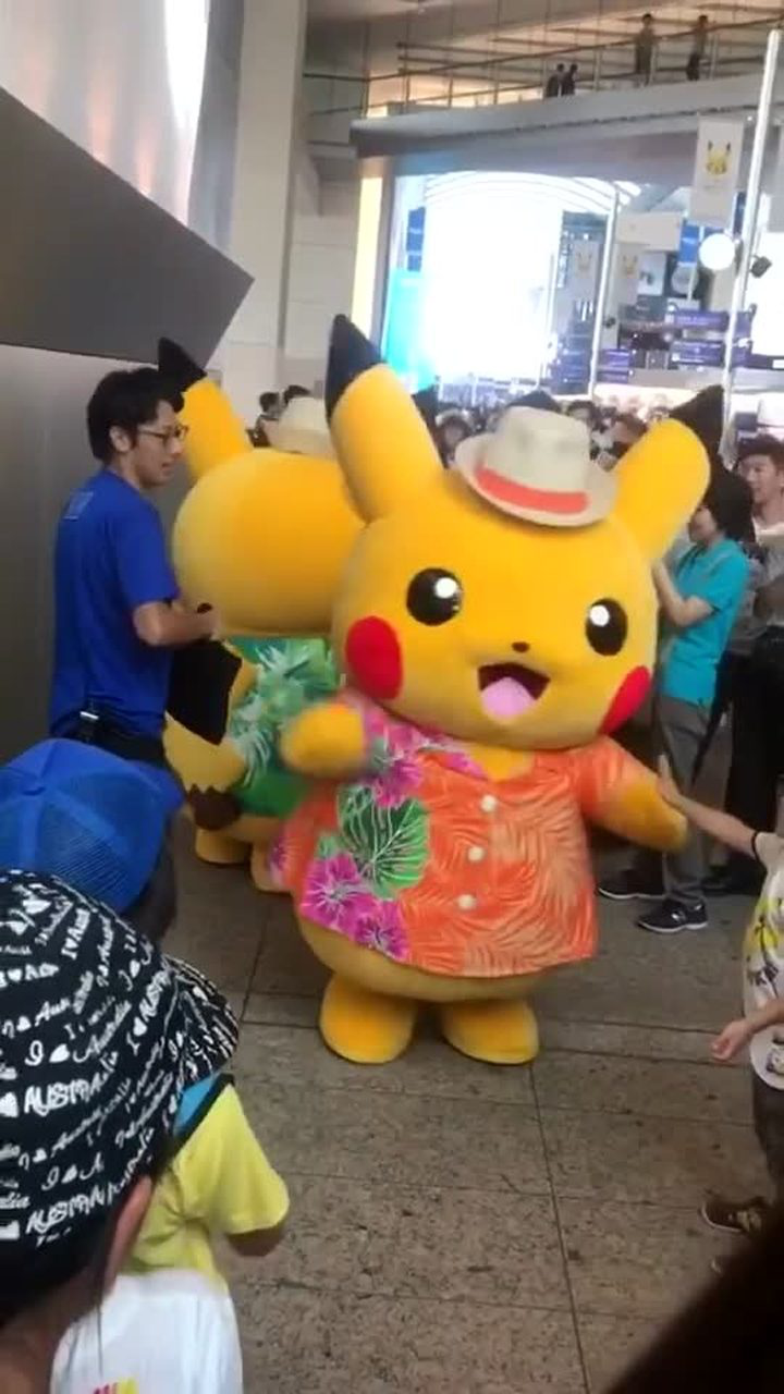 豚豚穿皮卡丘衣服