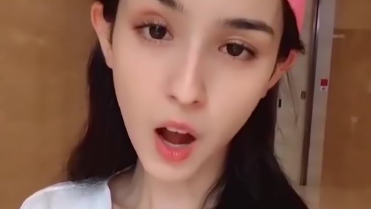 新疆女神哈妮克孜,没想到还有这么神经的一面,真是太可爱了!