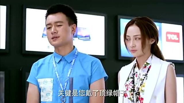 买东西的夫妻俩大意把孩子弄丢了,电器城的做法太令人暖心了