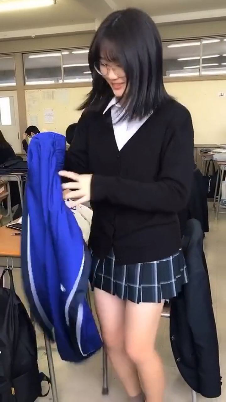 日本小姐姐真有意思为了跳舞竟然还要脱衣服