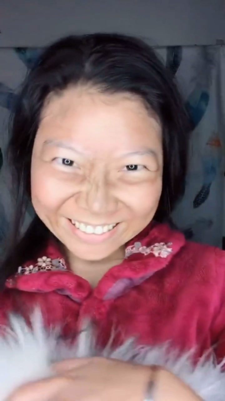 大妈来告诉你网恋需谨慎哦