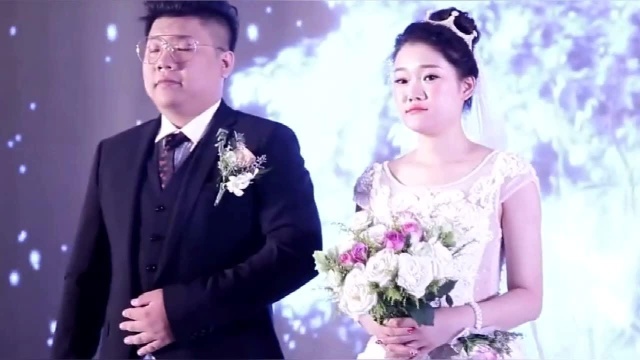 黑龙江婚礼现场,小伙娶了年轻漂亮新娘很激动