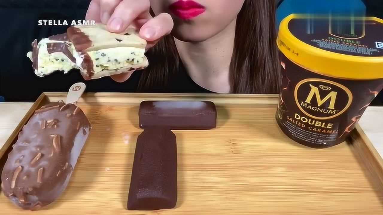 国外女吃货,吃巧克力雪糕 冰淇淋,一个接着一个,吃得太过瘾了