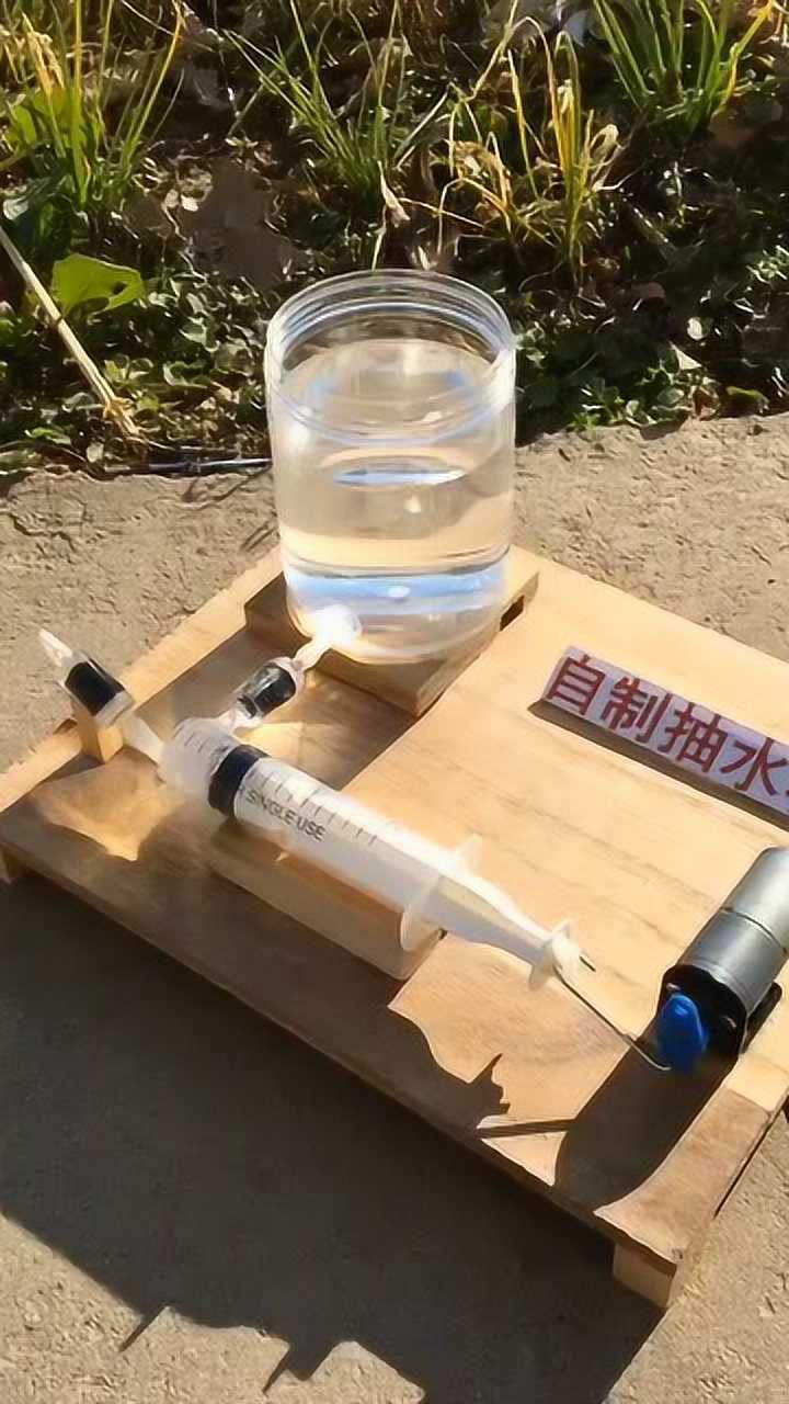 自制抽水机,你们看看怎么样这是进化版的滴灌,只有人才才能做出来