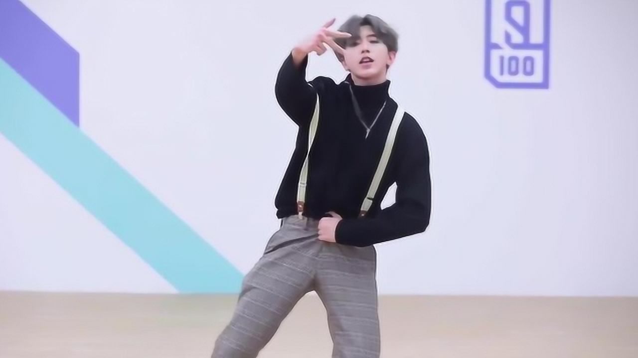 蔡徐坤唱跳rap篮球,都是这视频惹的祸,成为万人黑!