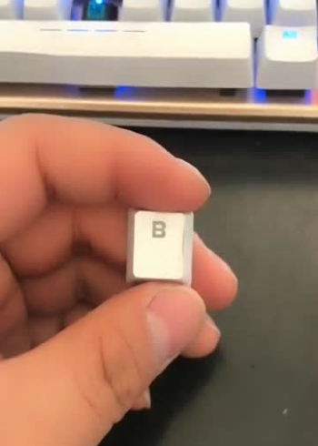 键盘这个"b键"掉下来了,我该怎么装回去才比较有排面