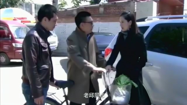 女检察员仅凭一封匿名信就把举报人查的水落石出,女生就是心细!