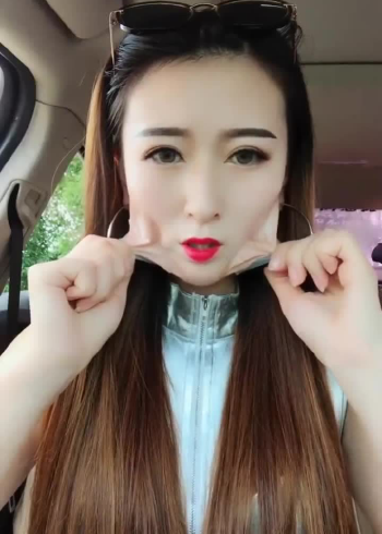 最狠妆术大牙妹,脸皮居然是戴上的网友直呼恐怖!