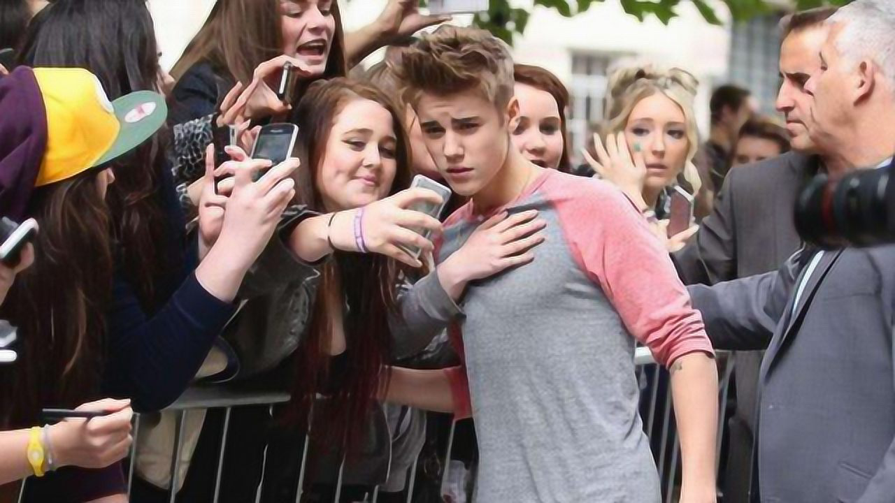 经纪人点赞疑表态娱闻速递为你推荐自动连播00:50比伯手捧蛋糕为海莉