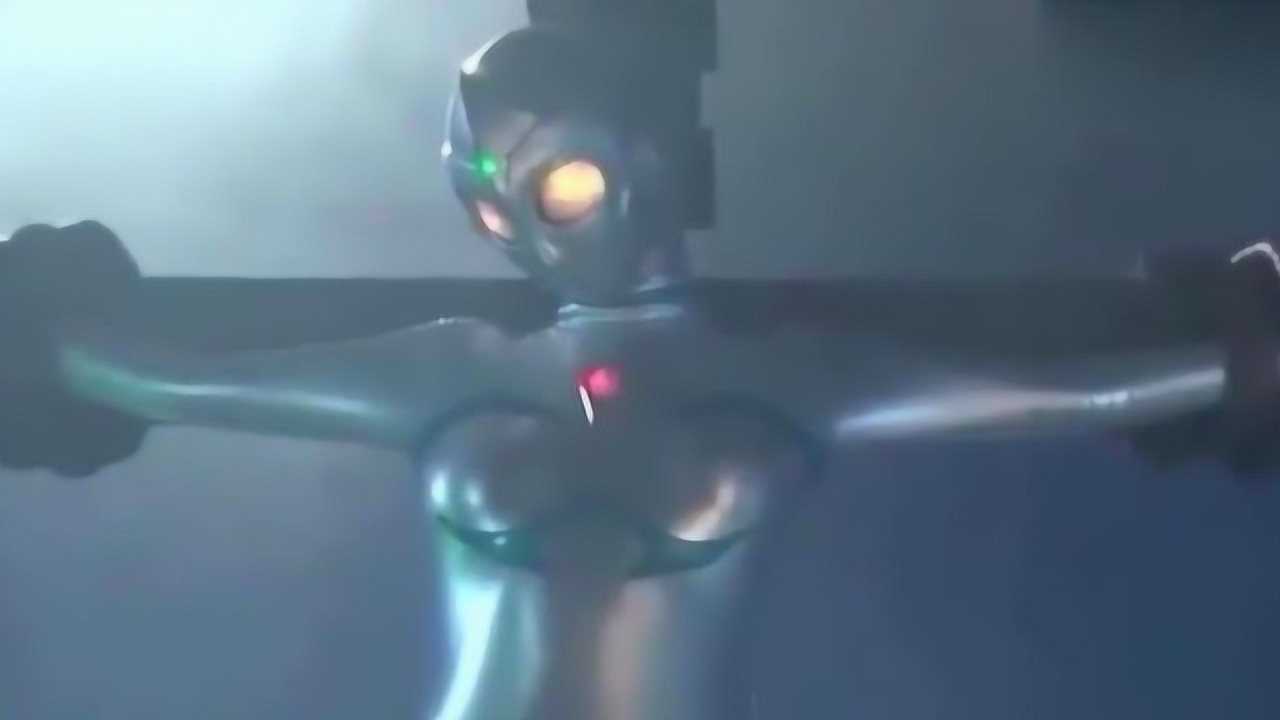 奥特曼被怪兽击败被无情绑在十字架上手段太残忍