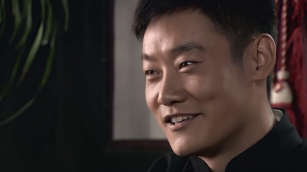 雳剑严颂声试探谭俊谭俊差点暴露身份幸好冬梅配合解围