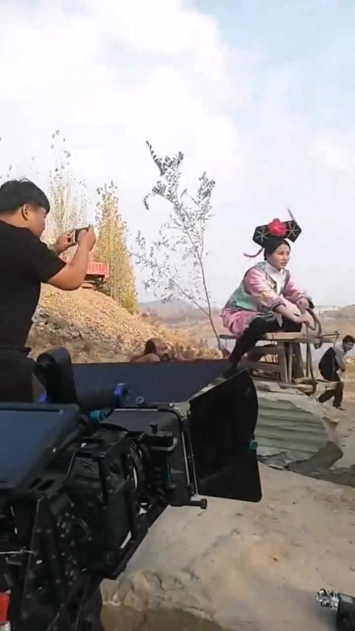 穿黑丝高跟鞋,清朝美女骑马去救人