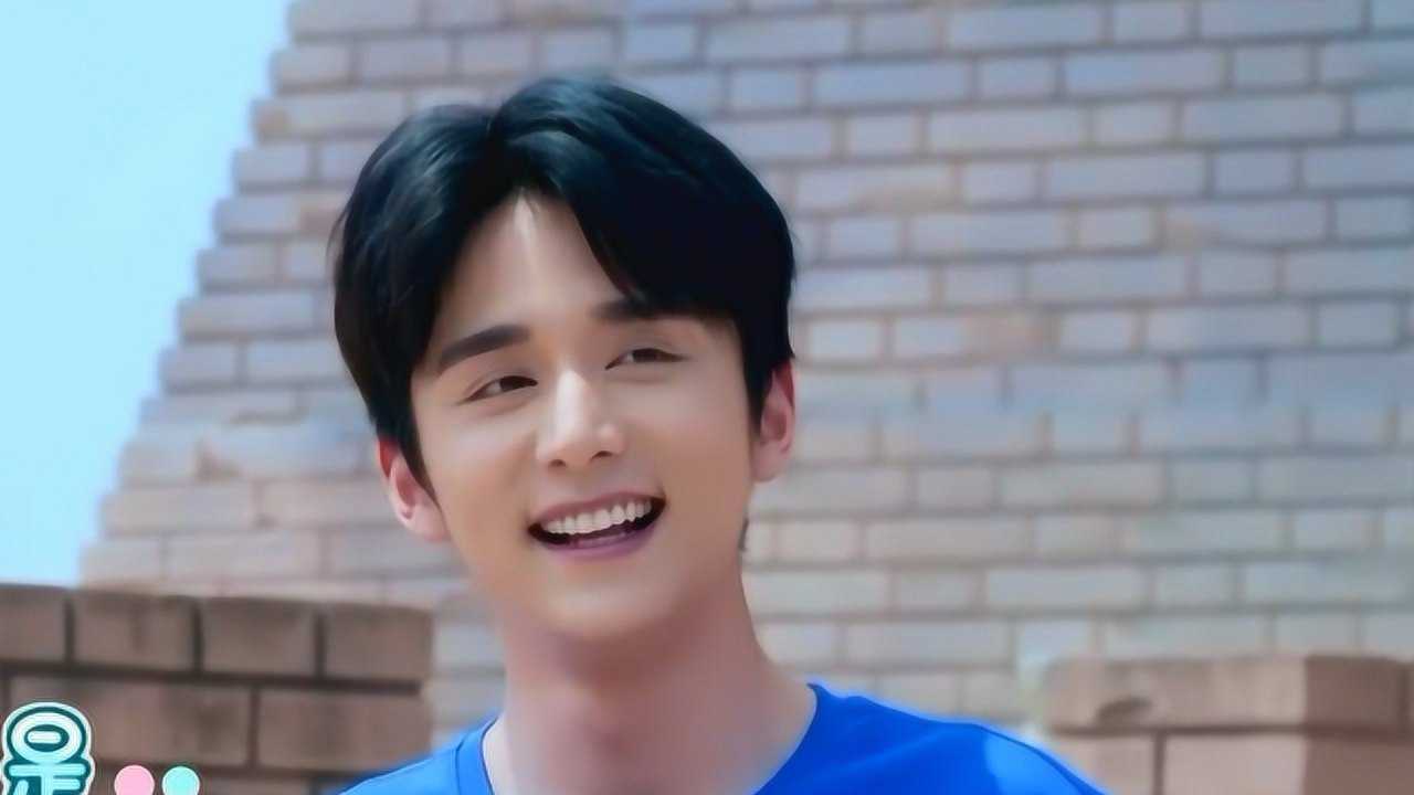 青春环游记:张新成挑扭秧歌,青春团全都笑喷,太逗了