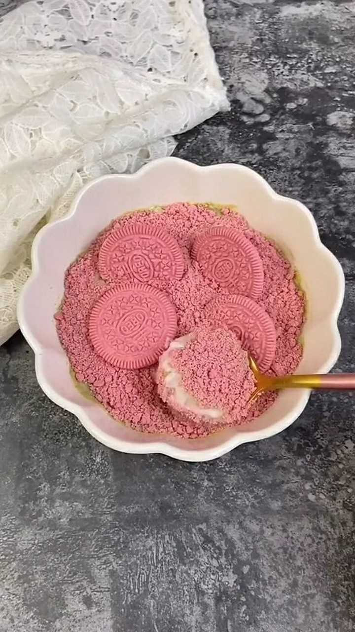 粉色的少女系布丁保证你吃一口就会爱上的味道