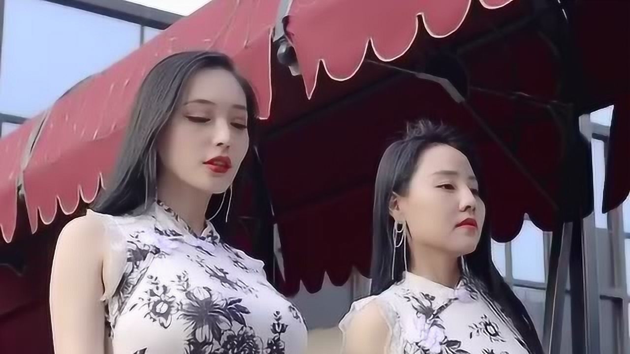 老婆怀孕五个月了，除了肚子大点身材依旧火辣，还敢穿旗袍上街！_高清