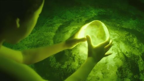 奇幻片《被掩盖的时间》，三小孩发现一颗荧光蛋，摔破就能让世界静止