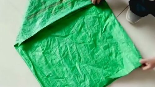 用编织袋做扫帚的详细教程,只要掌握关键的折叠部分