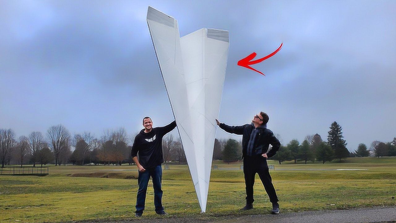 世界上"最大"的纸飞机,简直比人还要高一倍,启动瞬间惊艳众人!