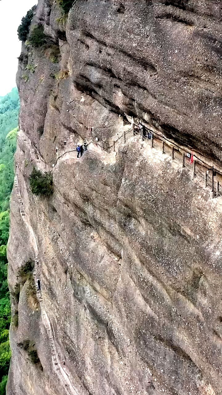 剑门关蜀道难难于上青天冷兵器时代从未被攻破你们敢爬吗