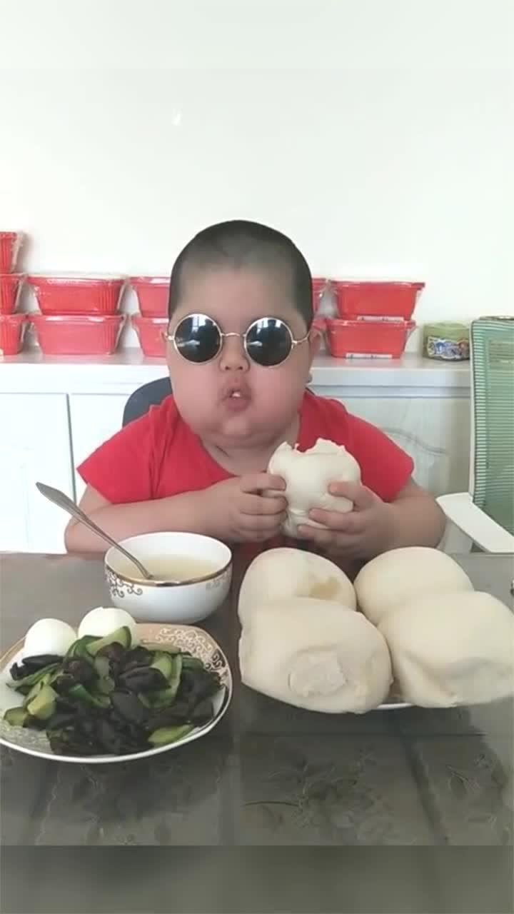 5岁小胖子吃早餐简简单单一顿素菜网友以后这样吃就行