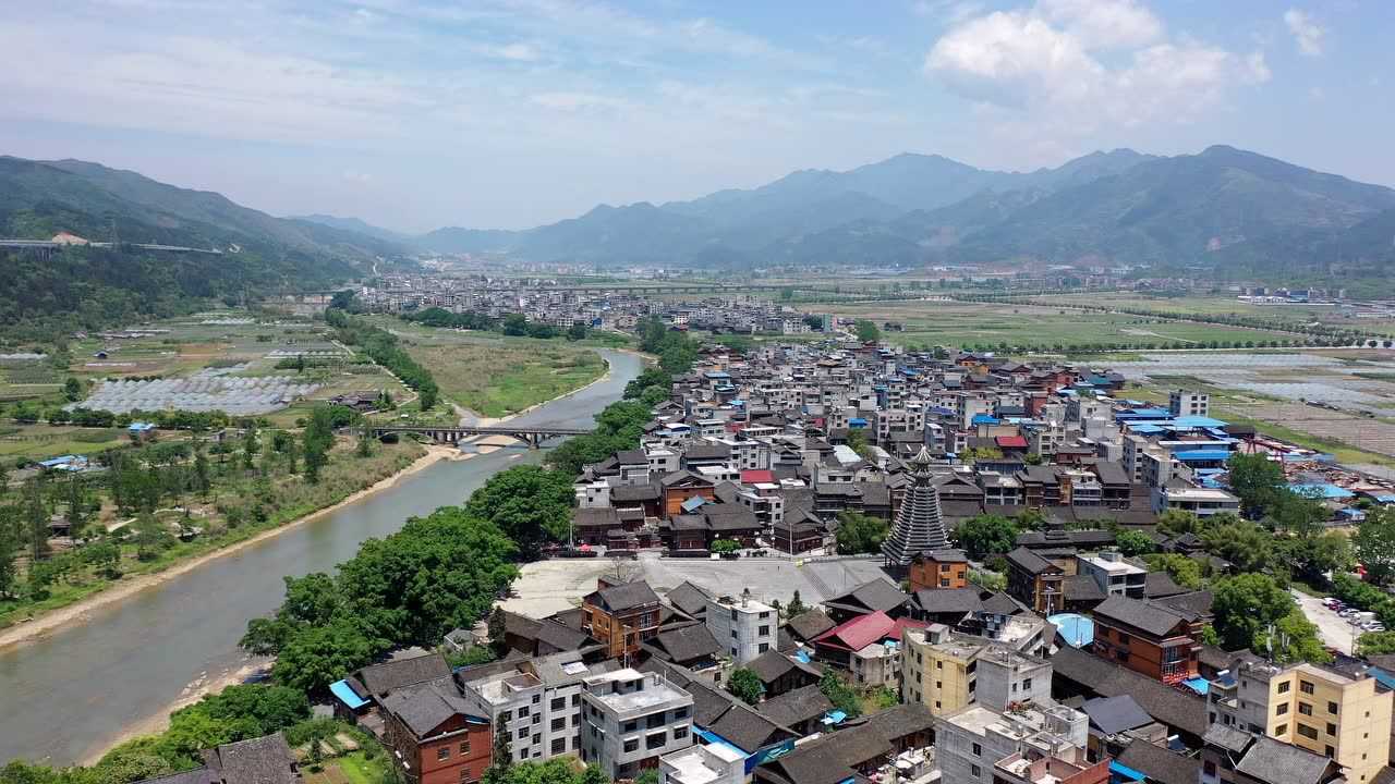 航拍神州|天下第一侗寨榕江三宝侗寨全景