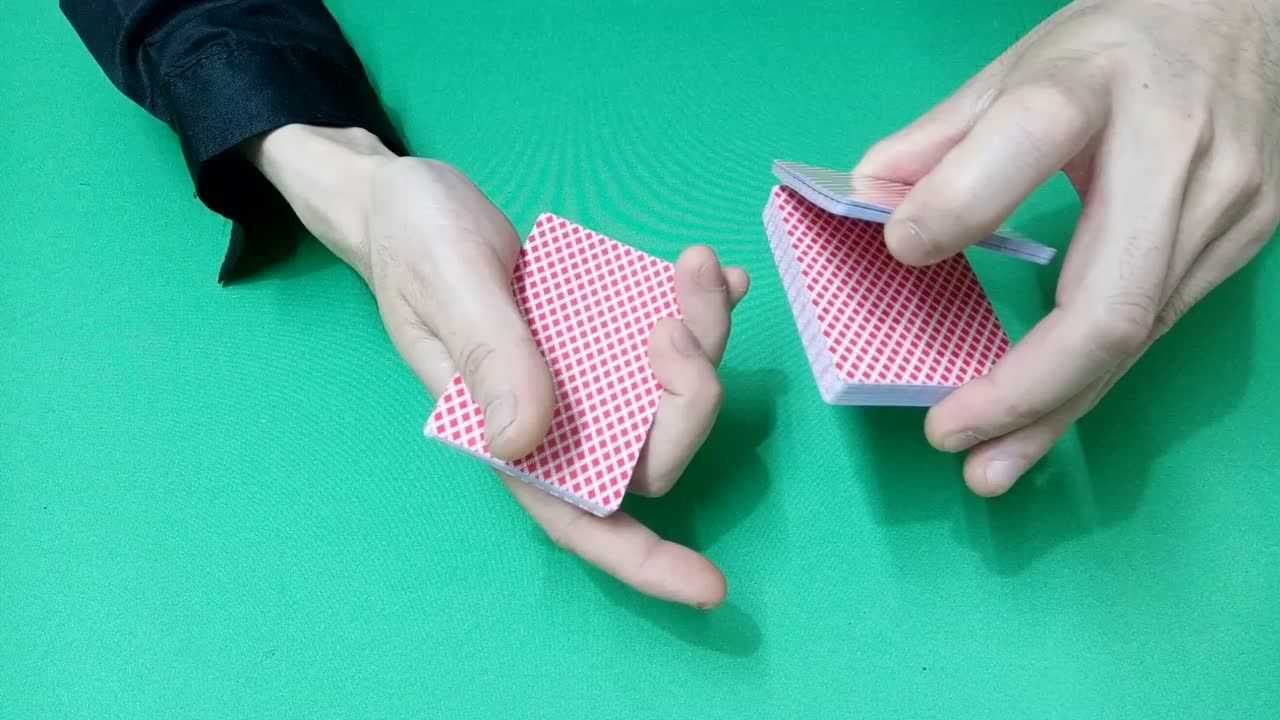 扑克牌魔术教学为什么魔术师怎么洗牌都不会乱太厉害了