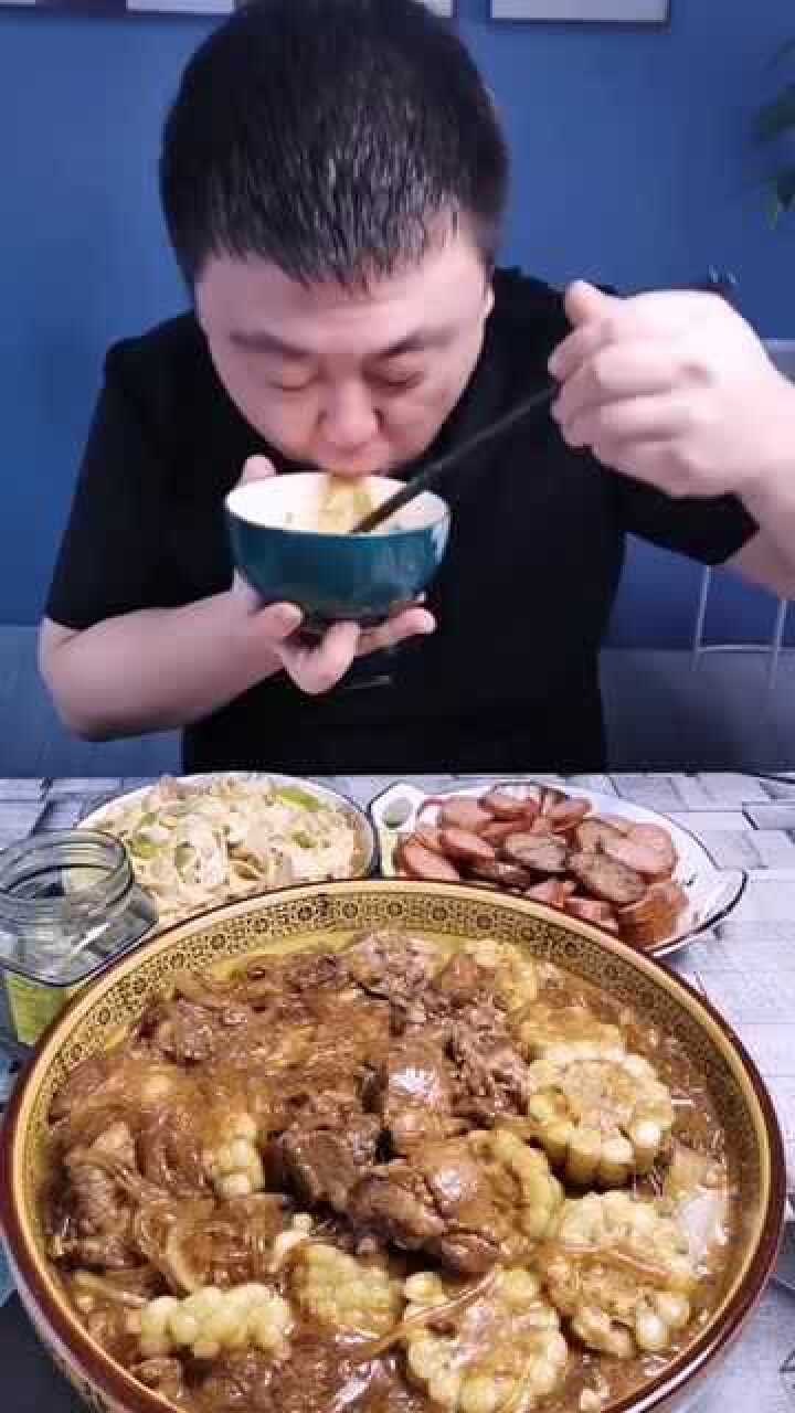 东北大哥吃饭真奢侈顿顿饭不带重样的家里也是有钱人