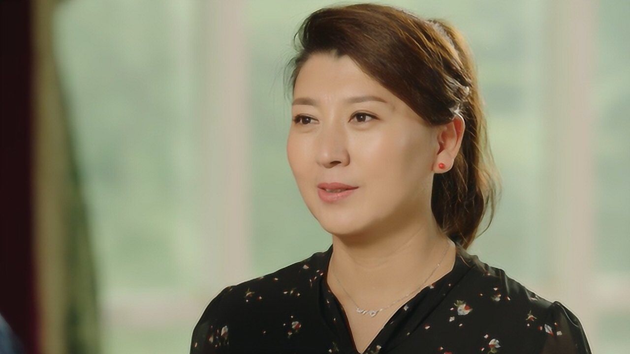 闫学晶直播被要求连麦赵本山,幽默说到:有本事你连吧,超接地气