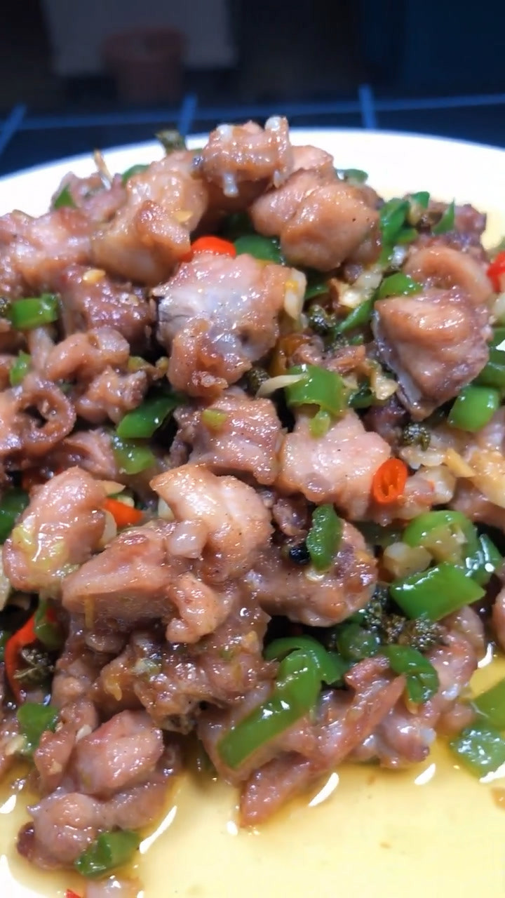 青椒兔,青香味浓郁,非常好吃,赶快动手试做一下吧!