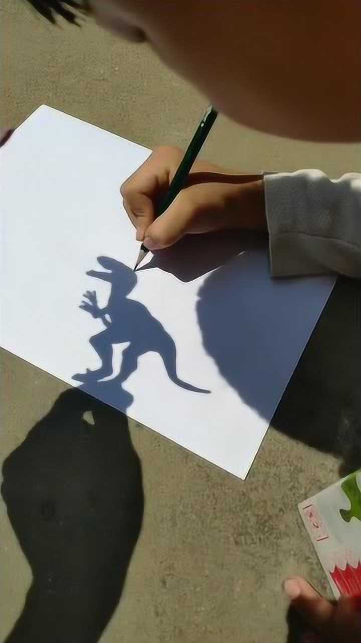 老师让画恐龙咱也不会呀不过万物都是有影子的谁让孩子聪明呢