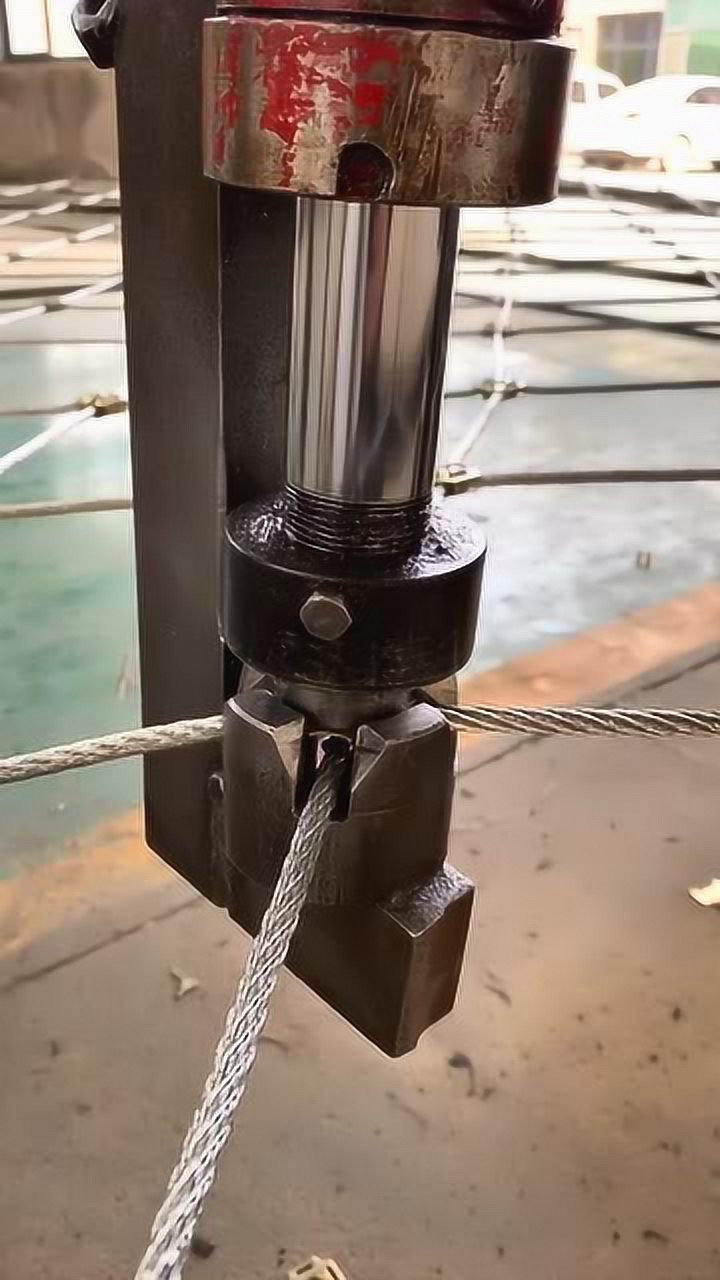 原来钢丝绳是这样压在一起的我还以为是人加工的方便结实