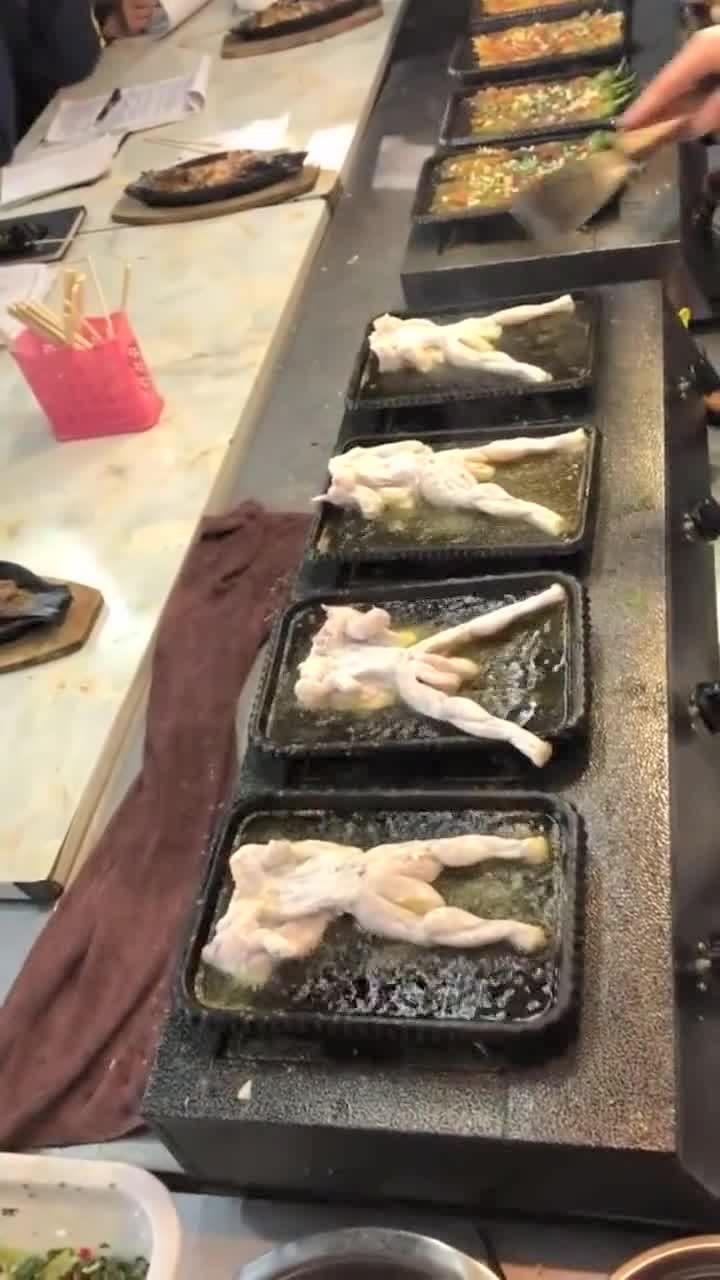 这身材好像健身教练牛蛙铁板超人肉质很q弹