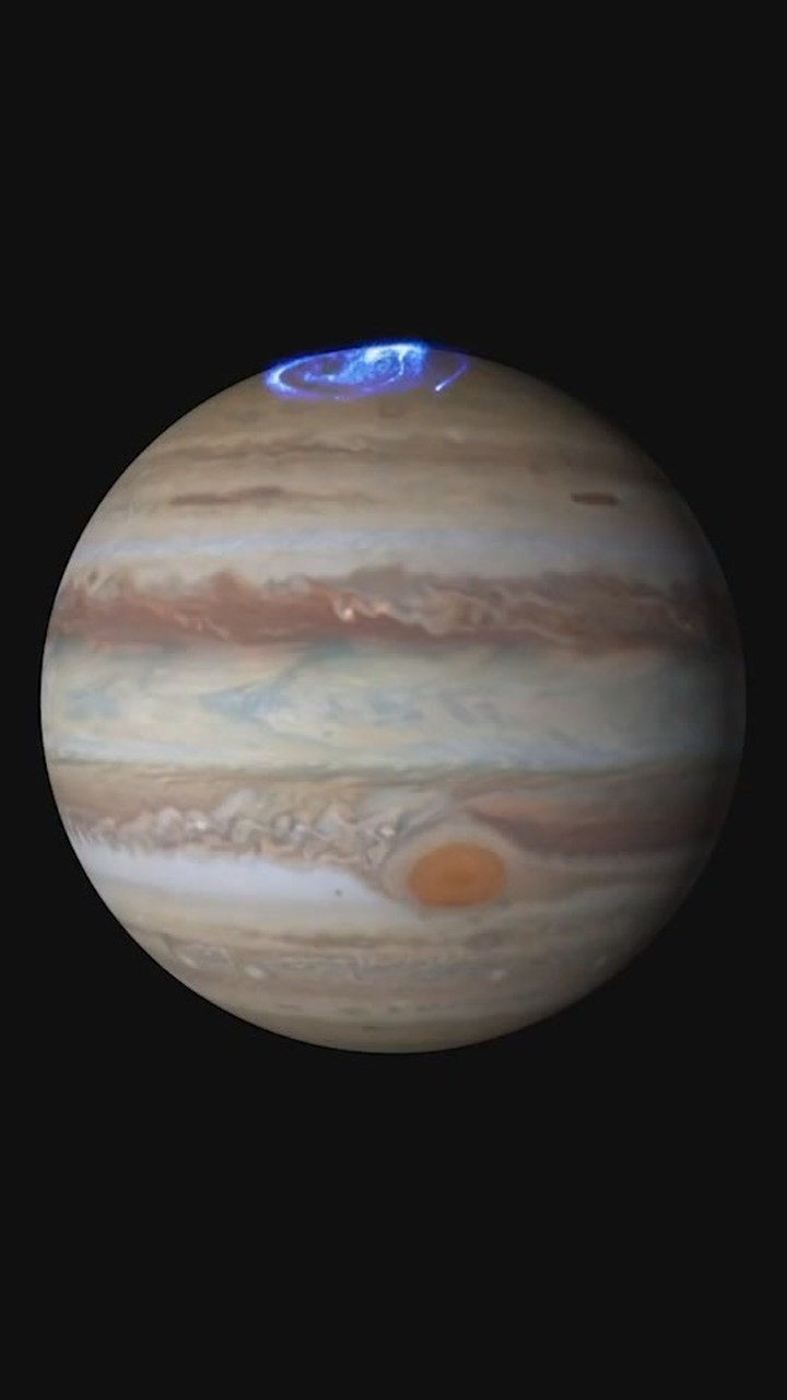 欧洲航天局利用哈勃太空望远镜紫外线检测设备拍摄到的木星北极极光