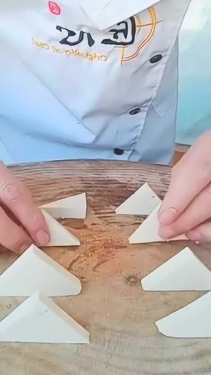 饭店厨师教你把豆腐3刀切成8块原来这么简单来学学吧