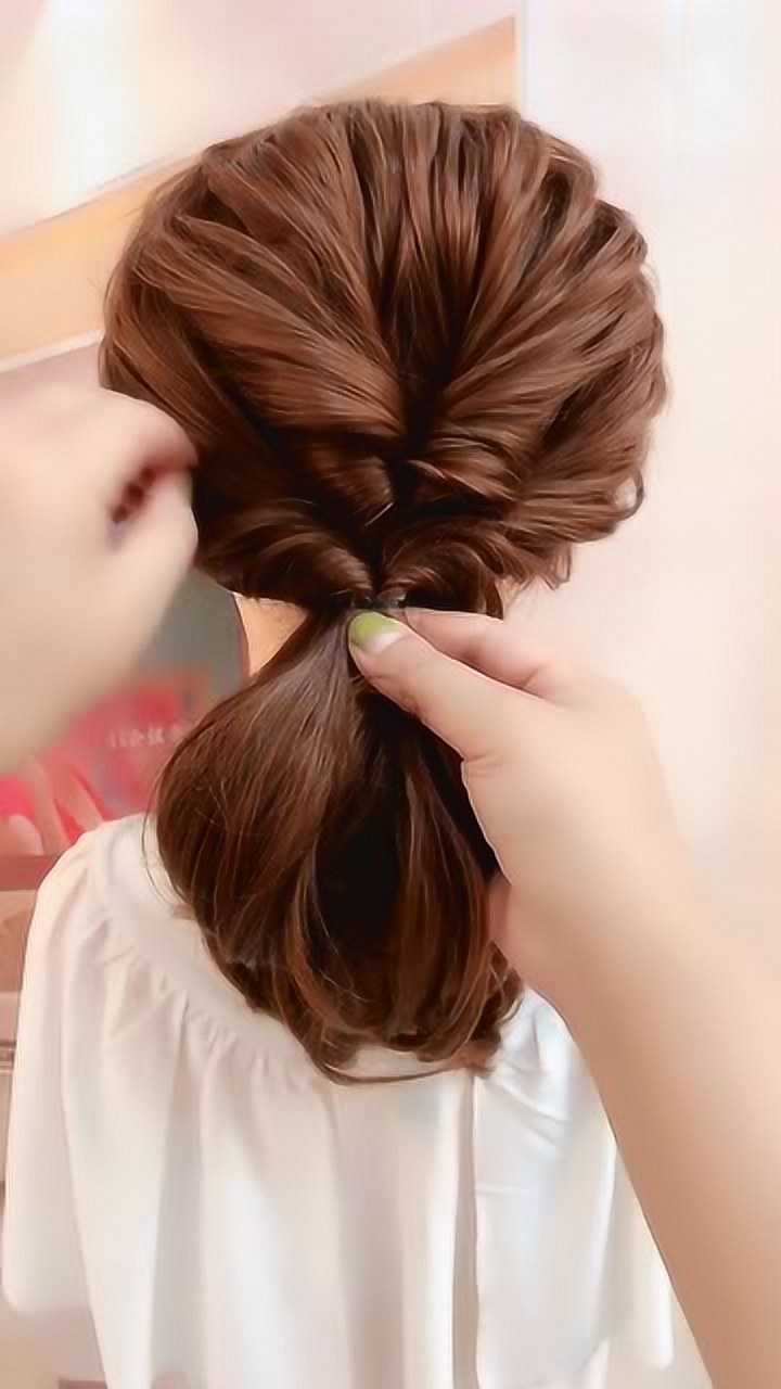 头发这样扎很是有气质简单时尚女神必备