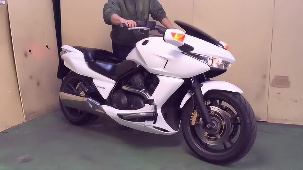 实拍本田自动挡摩托dn01外号大白鲨够不够酷