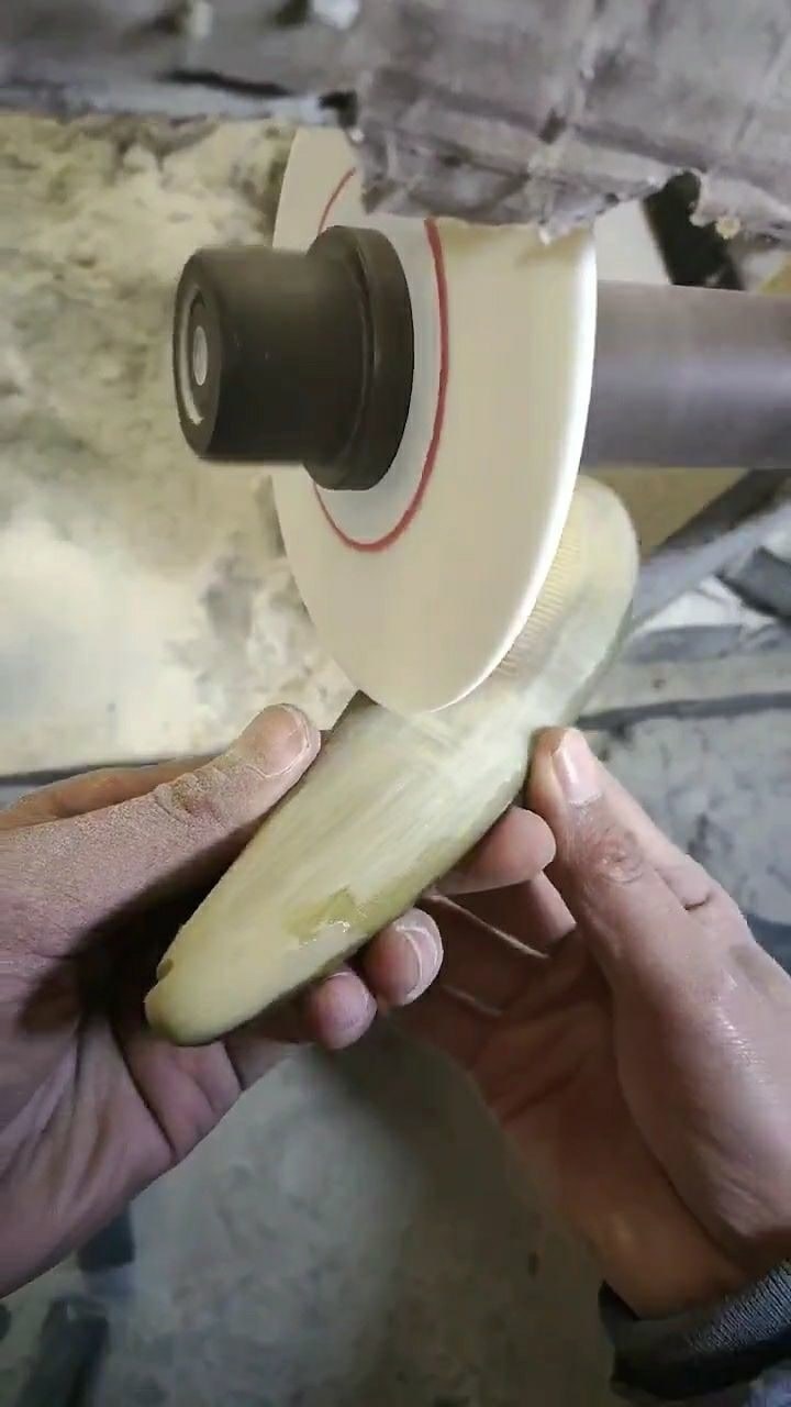这就是牛角梳制作的全过程,每个步骤都特别繁琐