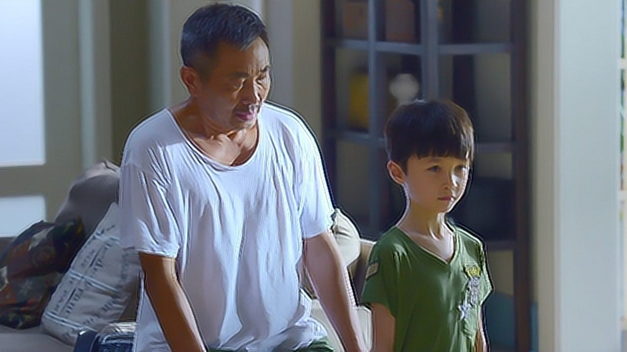 淘气爷孙爷孙军训正式上道小孙子有模有样天生当兵的料