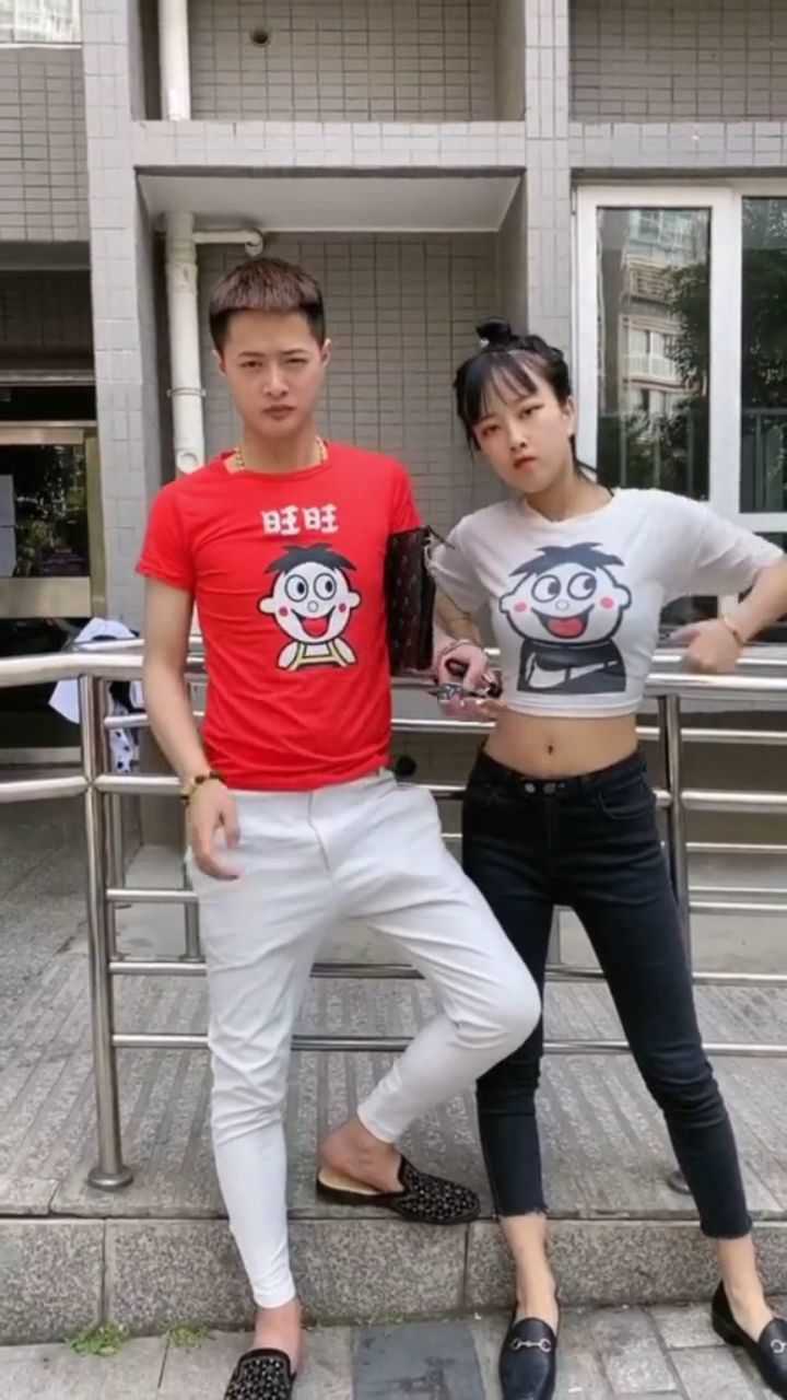 这个视频告诉我们精神小妹和精神小伙的来历