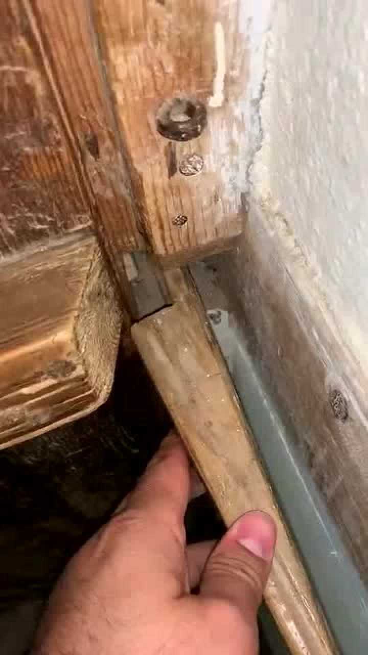 这样设计栓门真的很巧妙一根木棍就搞定智慧永存于民间