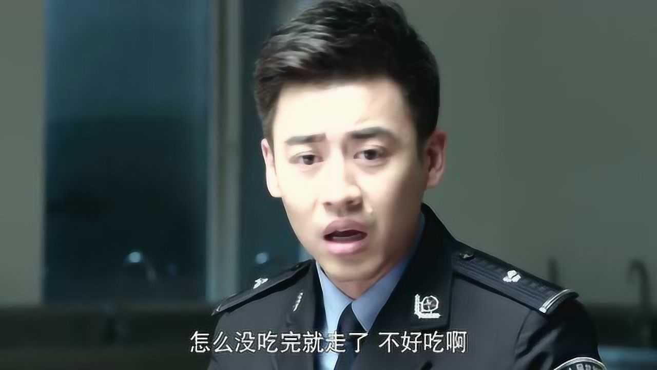 警察锅哥警花吃饭太浪费锅哥当场要举报同事养两头猪