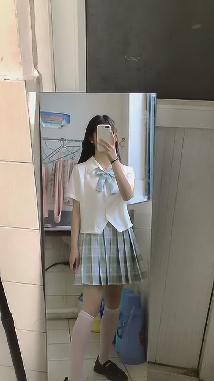 jk制服:18岁读大一,缺个男朋友