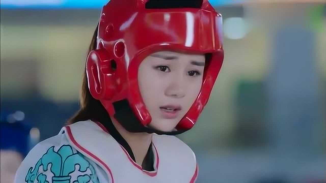 旋风少女婷宜在比赛中使出绝招戚百草被击中了受伤的腿看着都揪心