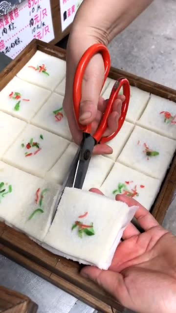 枫泾古镇的方糕,口感很不错,软糯