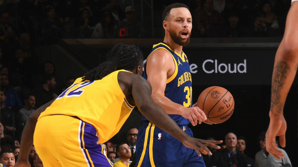 库里32 8迎生涯6000助里程碑 秀战斧上篮 戏耍浓眉